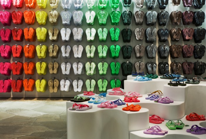 Havaianas organizadas por cor Havaianas organizadas por cor em loja